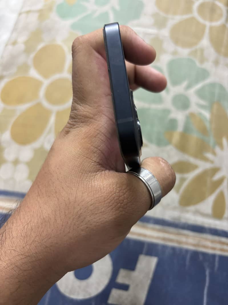 Apple iPhone 13 5