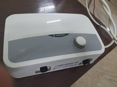 Ariston instant electric gyser