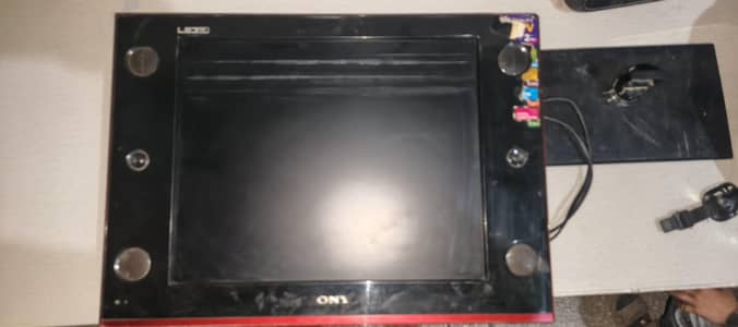 Sony  LED panel me uper shade he lekin chalene me ok he koi issue nahi