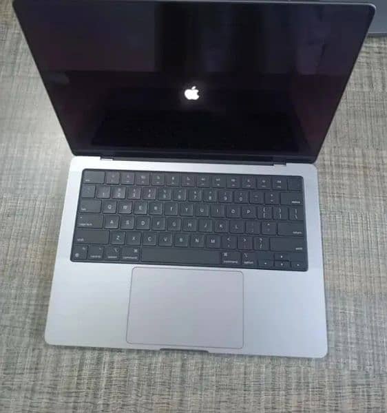 Apple MacBook pro M2 2