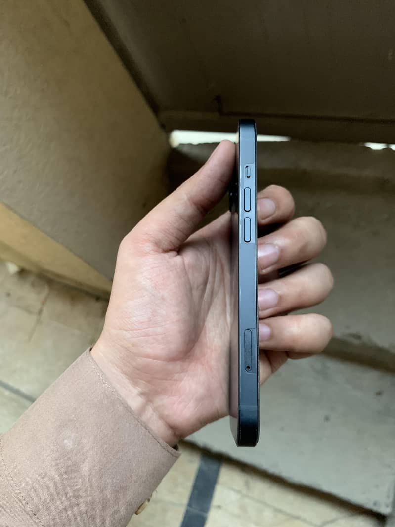 Apple iPhone 13 4