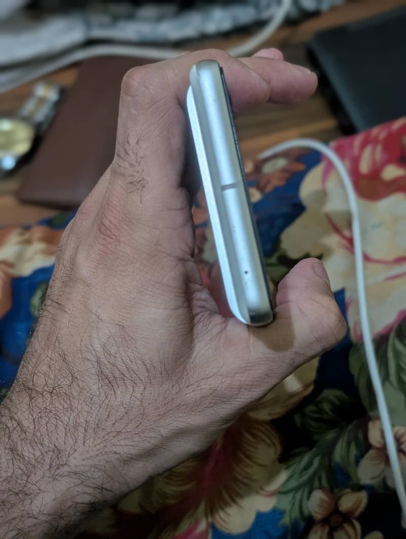 Google Pixel 7 4