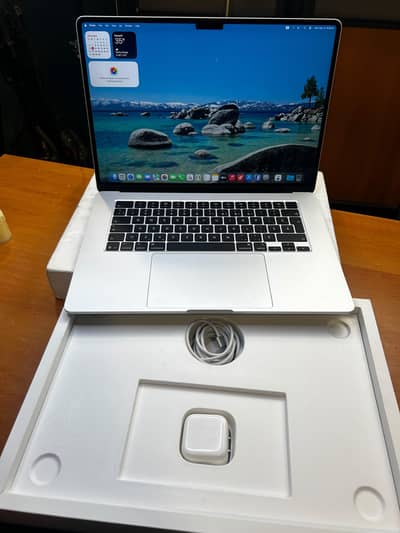 MacBook air M5 15 inch 16+512 only 2cc silver colour