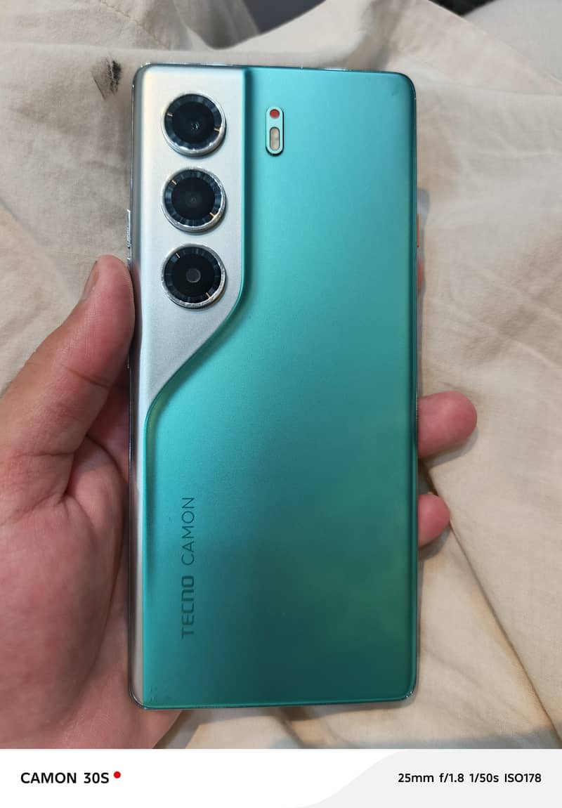 Tecno Camon40pro 0