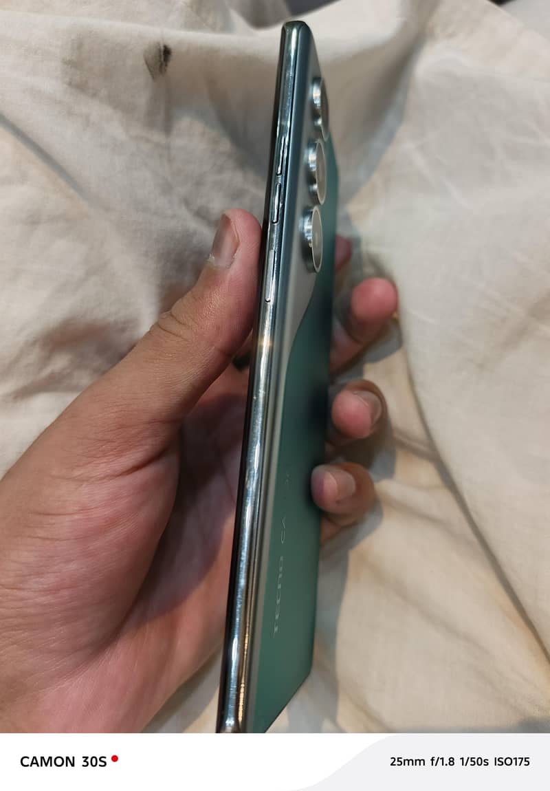 Tecno Camon40pro 1
