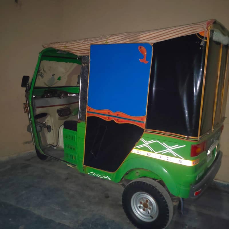 رکشہ مناسب قیمت میں دستیاب ہے کنڈیشن بھی ٹھیک ہے 1