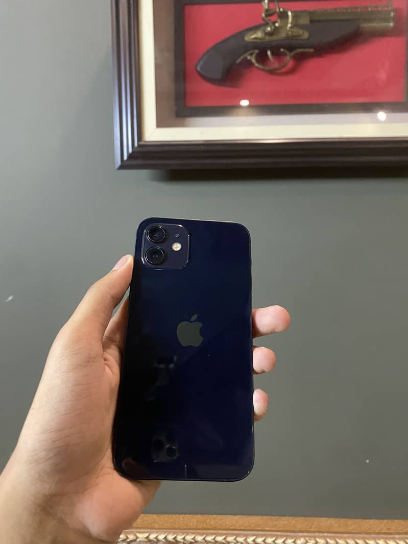 Apple iPhone 12 4