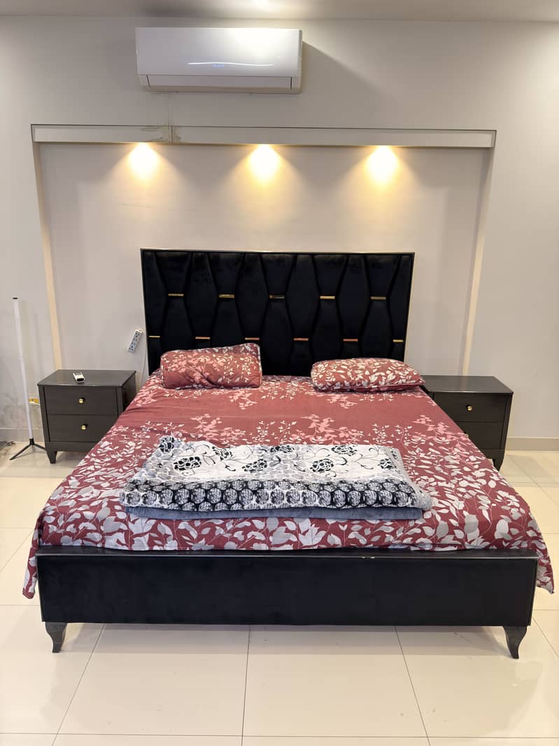 King bed 0