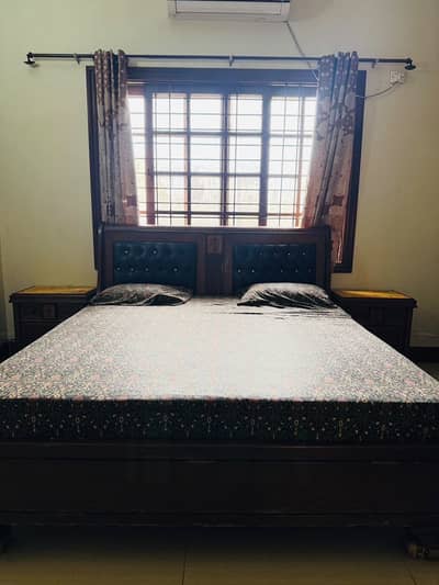 pure wodden bed 3 pc set