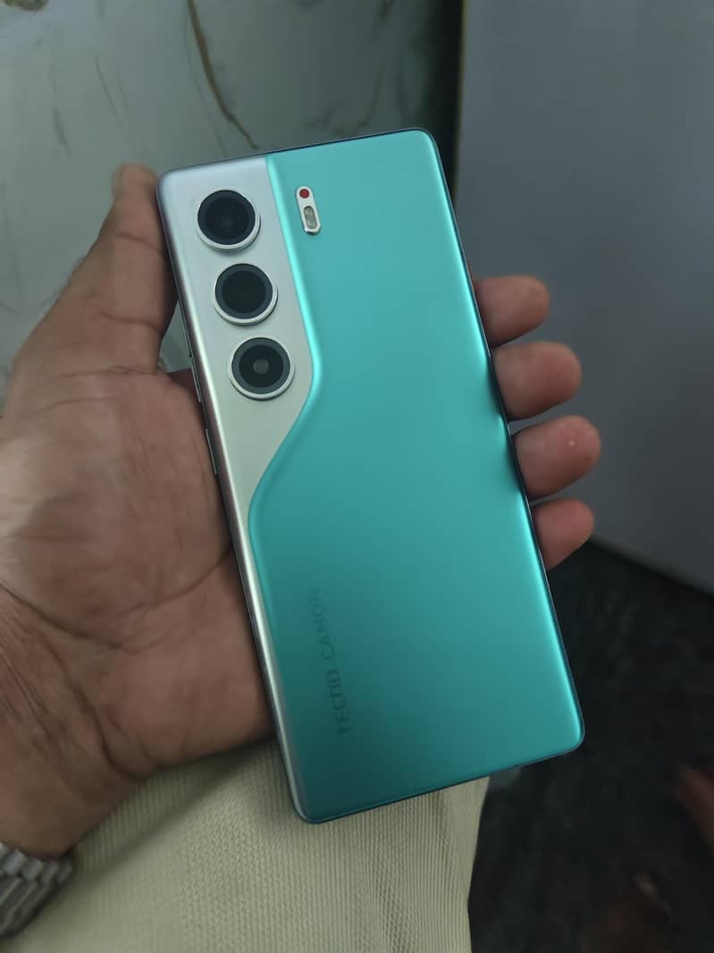 Tecno CAMON 40 Pro 0