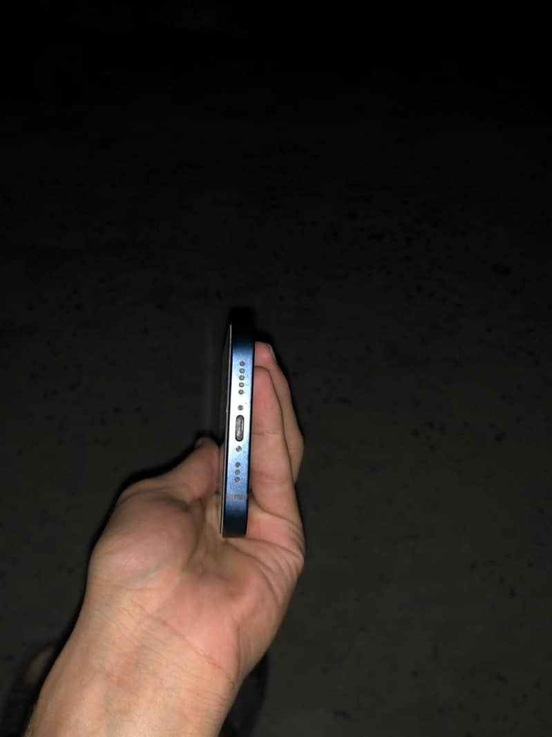 Apple iPhone 13 2