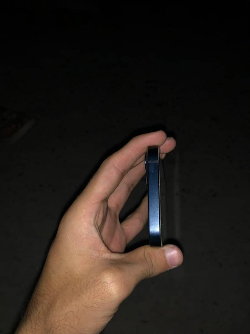 Apple iPhone 13 4