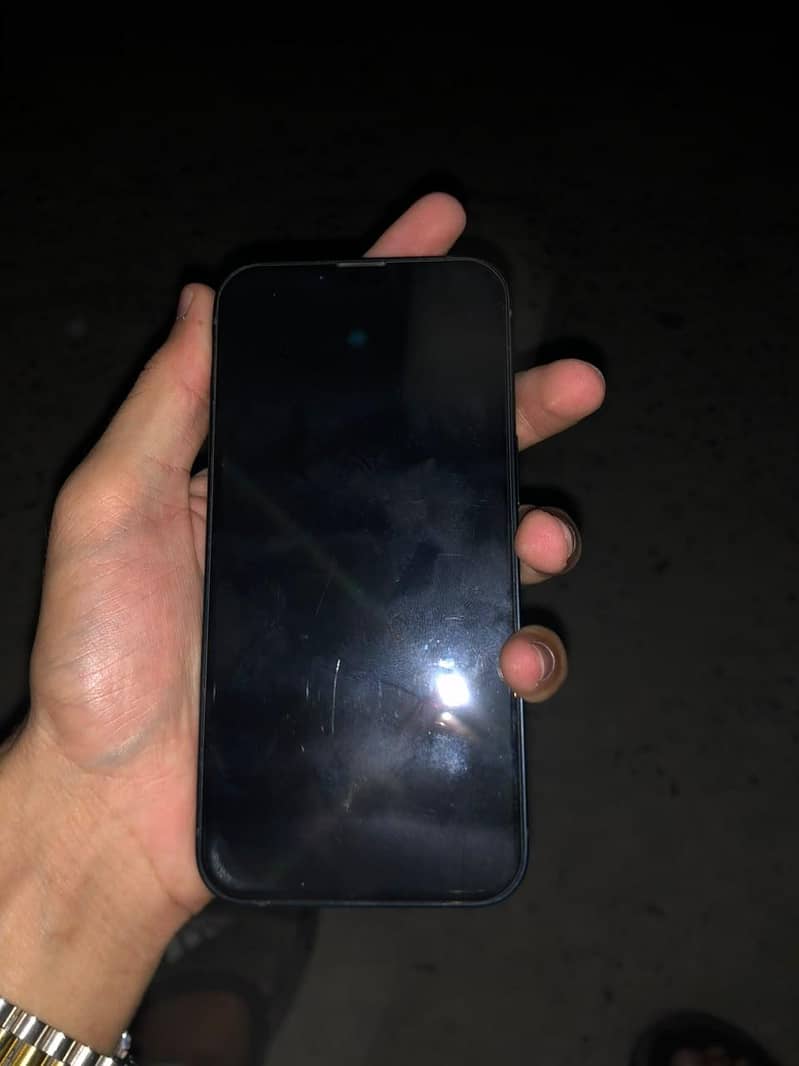 Apple iPhone 13 5