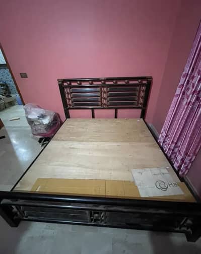 Kings bed Heavy iron material