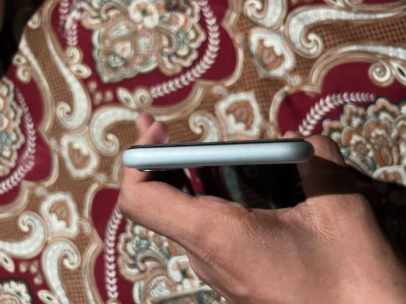 Apple iPhone 11 6