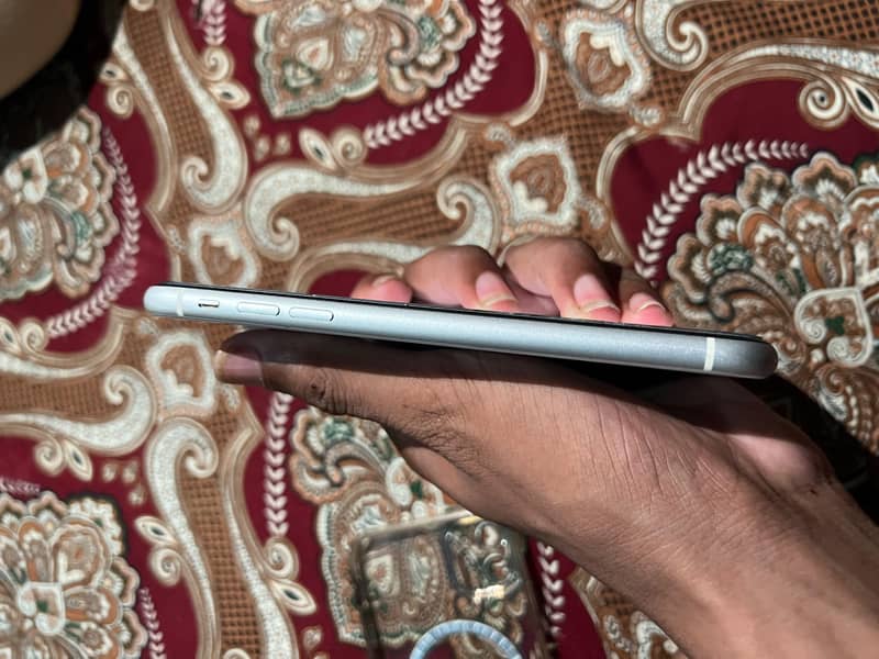 Apple iPhone 11 7