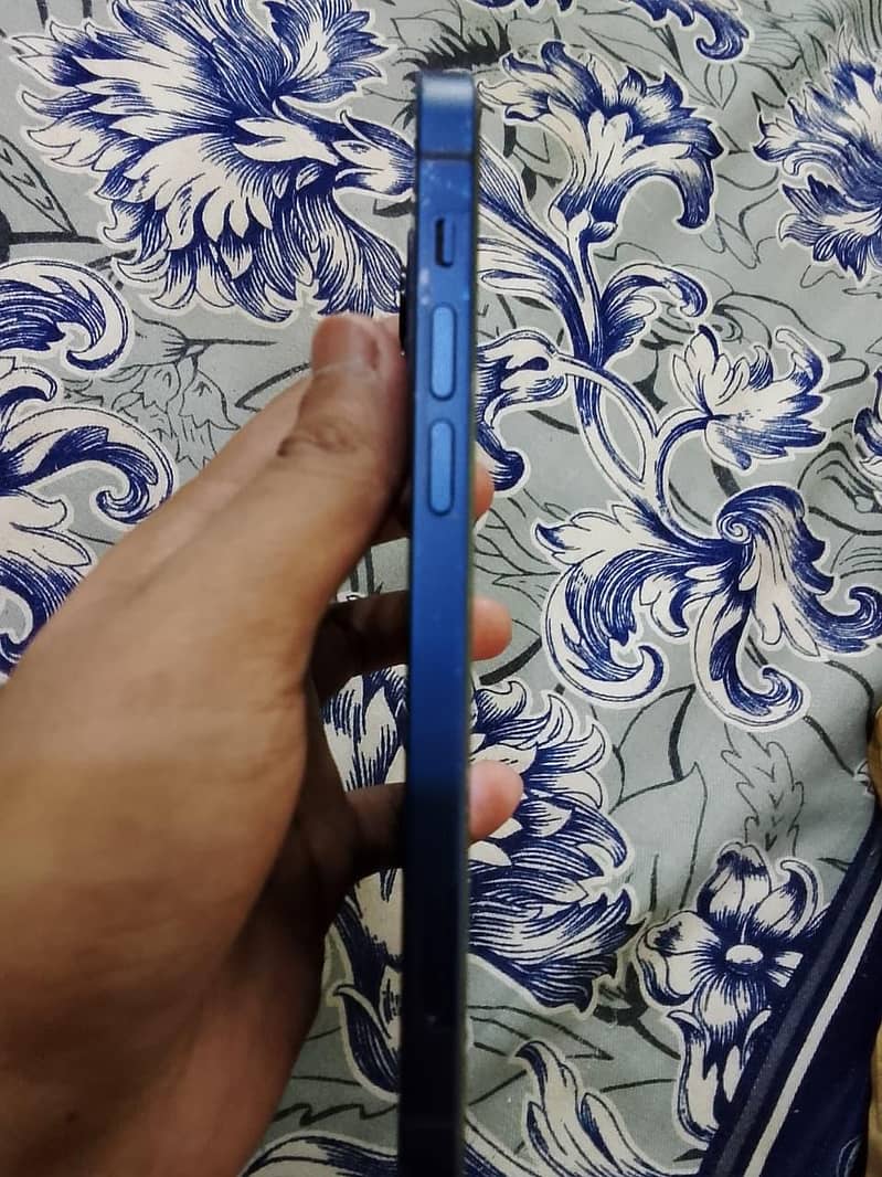 Apple iPhone 12 7