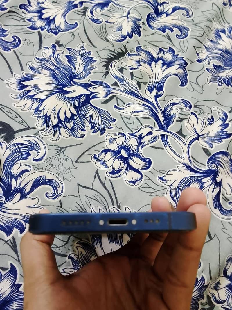 Apple iPhone 12 8