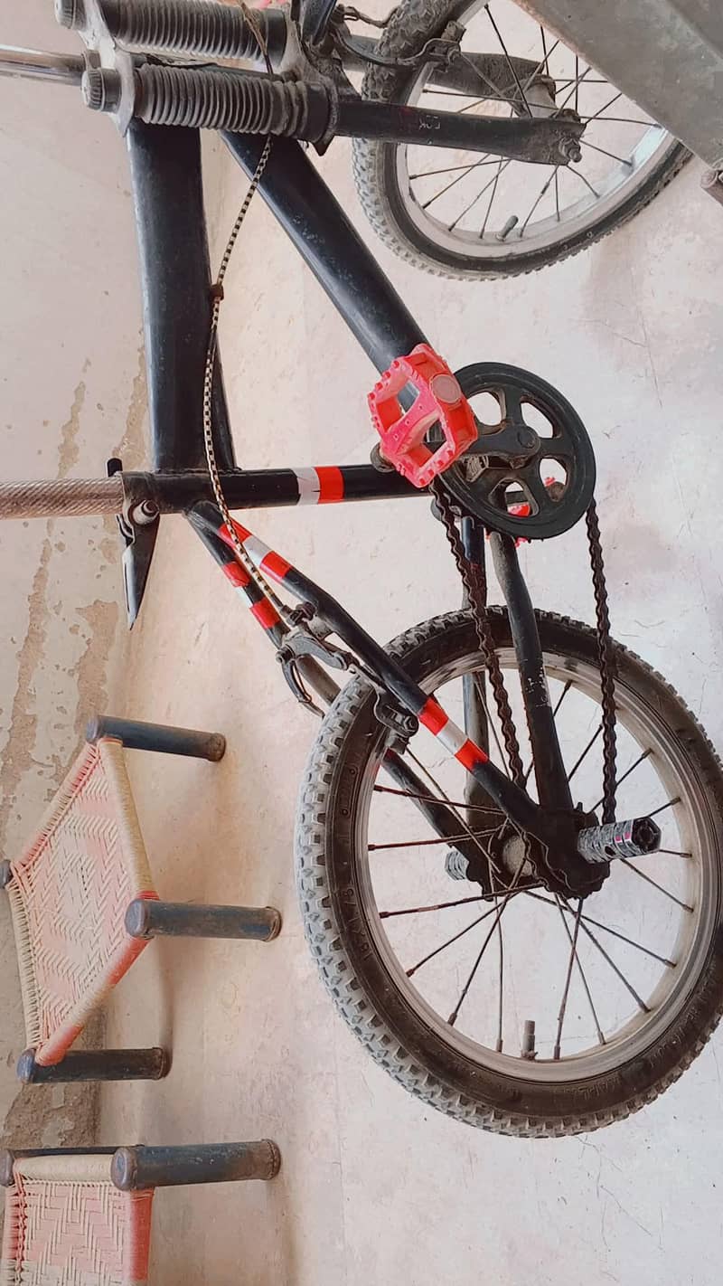 A bicycle 4