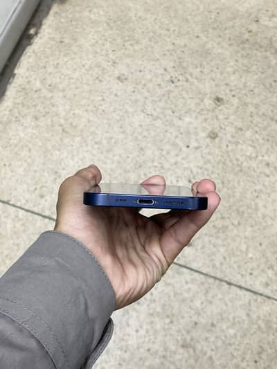 Apple iPhone 12