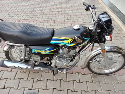 Honda CG 125 black 25/26 model condition 10/9