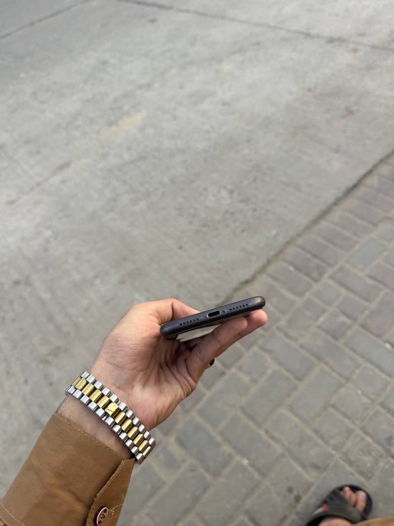 Apple iPhone 11 3