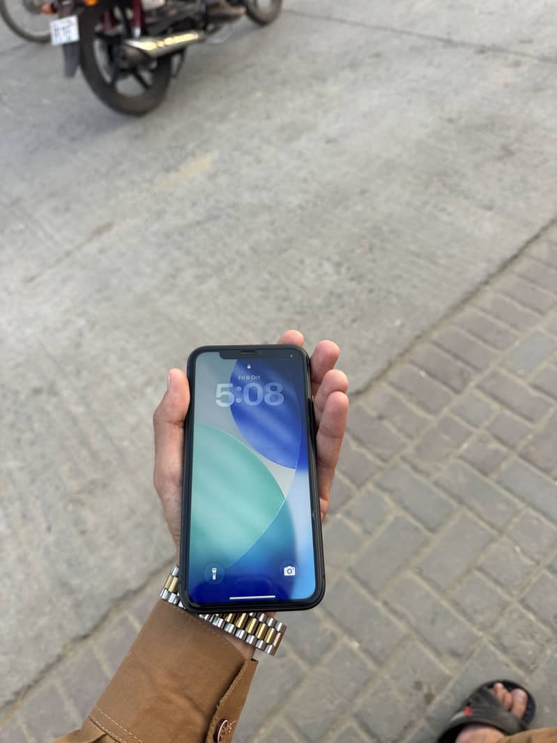 Apple iPhone 11 4