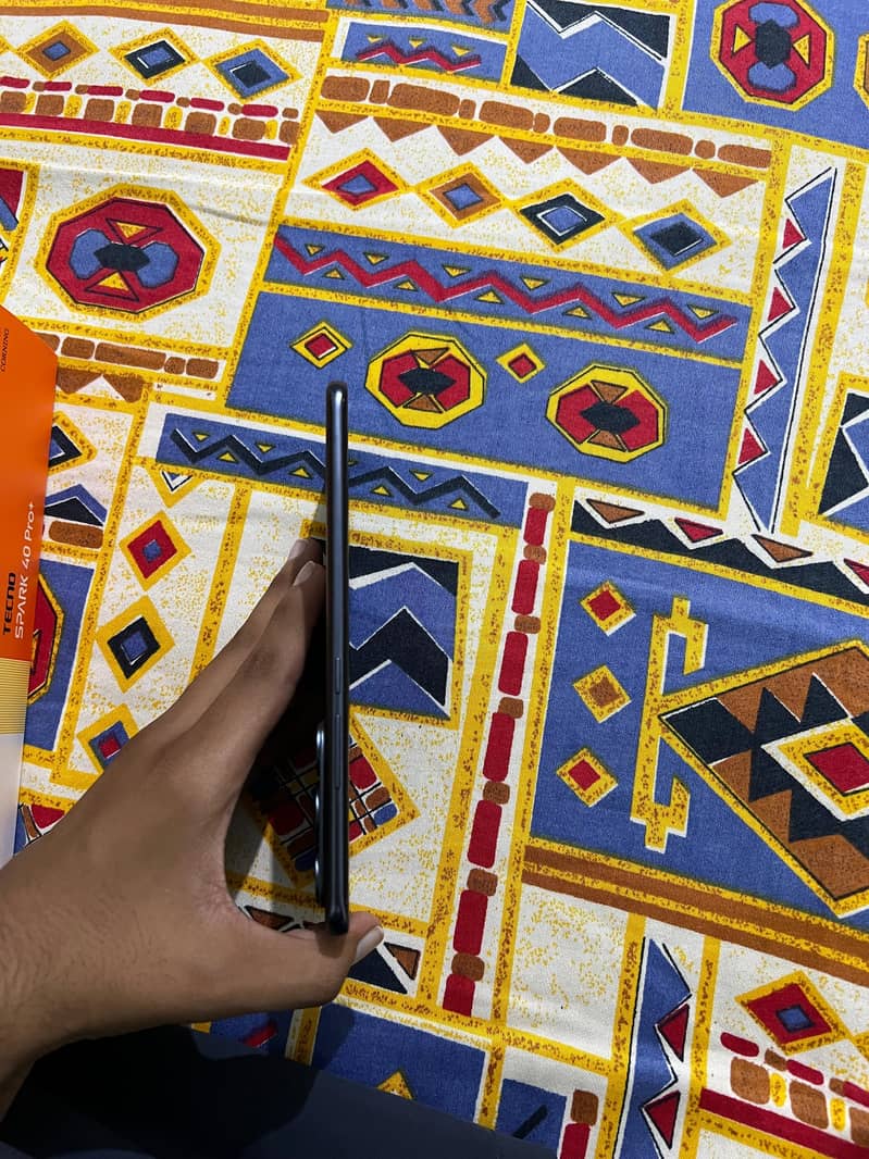 Tecno Spark 40 pro plus 4
