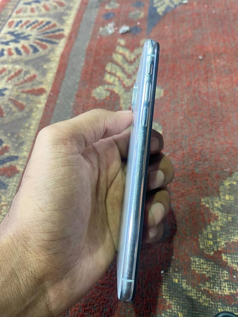 Apple iPhone X 3