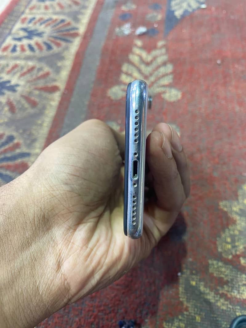 Apple iPhone X 4