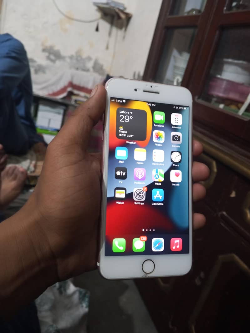 Apple iPhone 7 Plus 0
