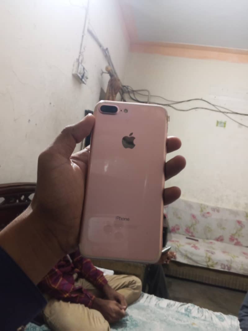 Apple iPhone 7 Plus 1