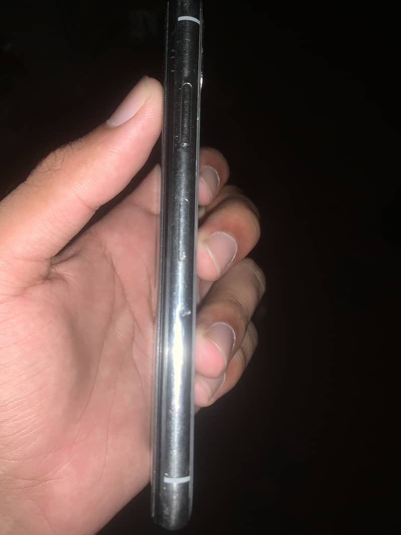 Apple iPhone X 4