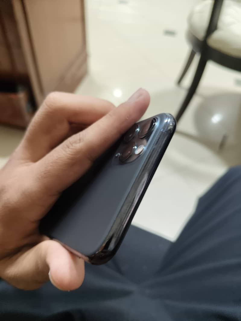 Apple iPhone 11 Pro Max 2