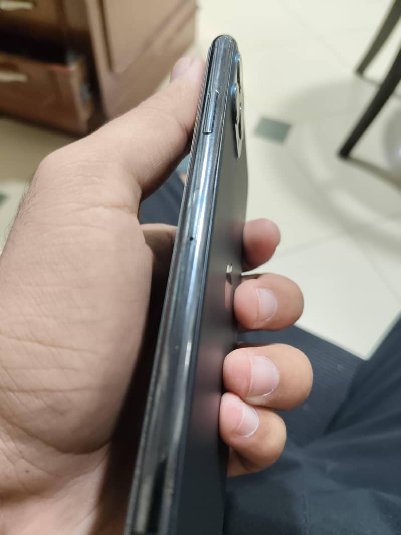 Apple iPhone 11 Pro Max 4
