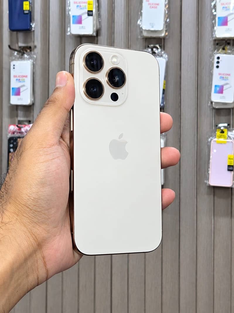 Apple iPhone 16 Pro 0