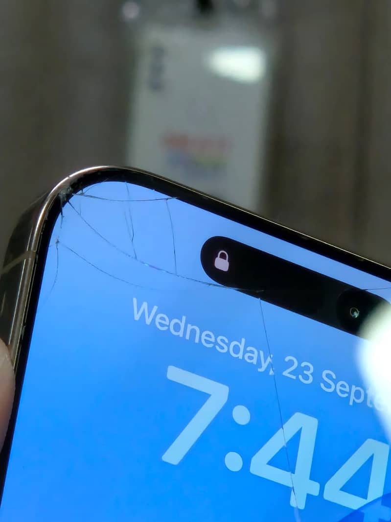 Apple iPhone 16 Pro 4