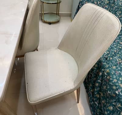 4 persons dining table