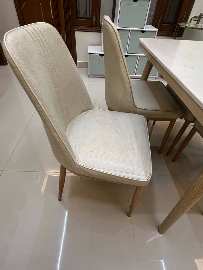 4 persons dining table 1