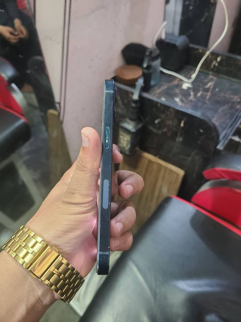 Apple iPhone 13 2