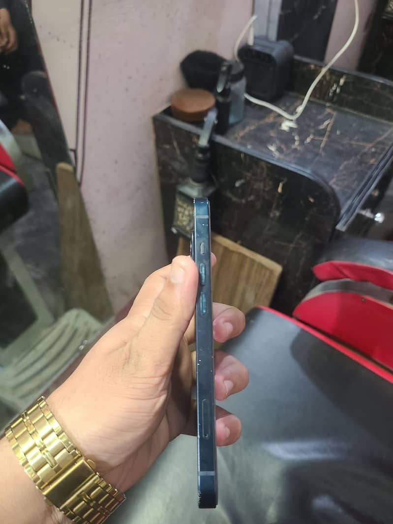 Apple iPhone 13 3