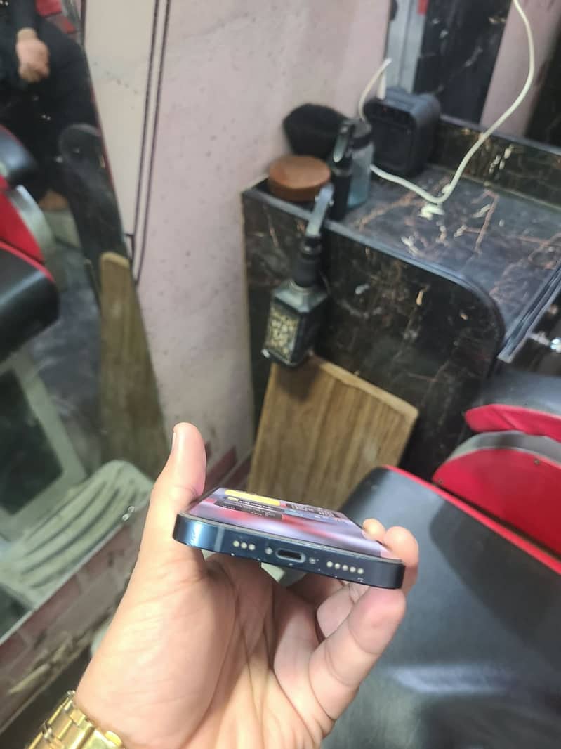 Apple iPhone 13 4
