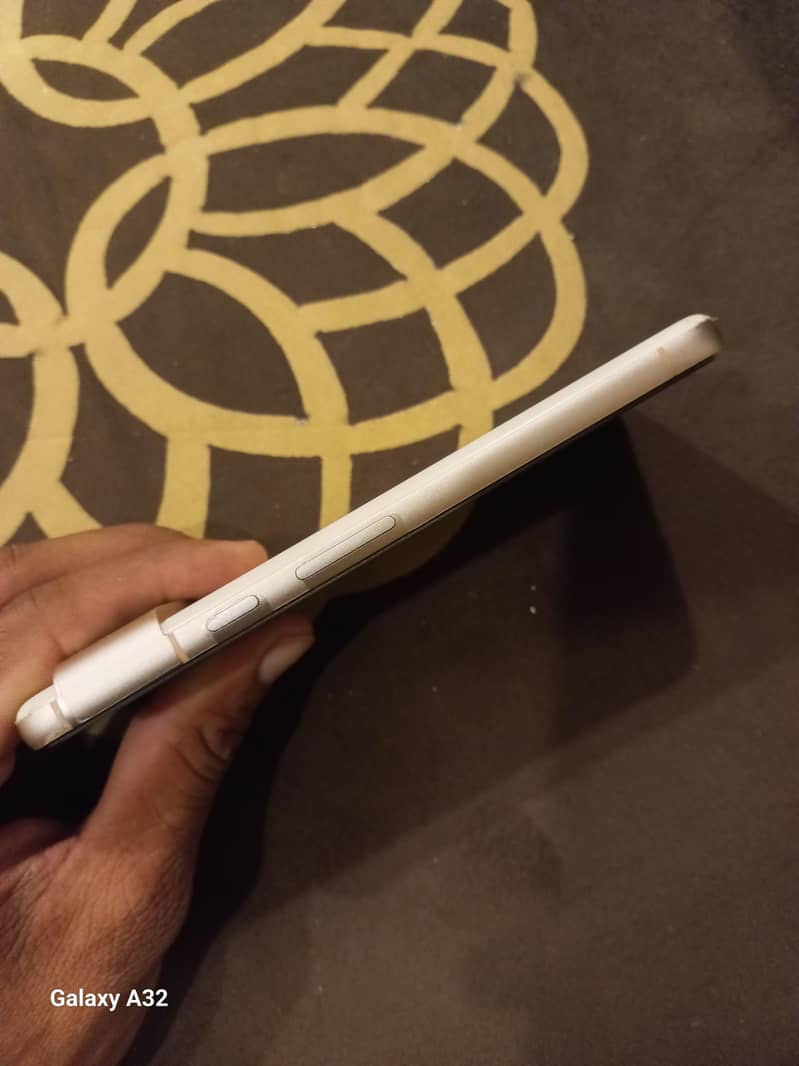 Google Pixel 8 4