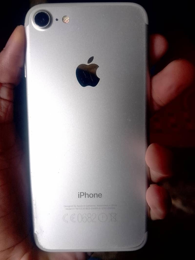 Apple iPhone 7 1