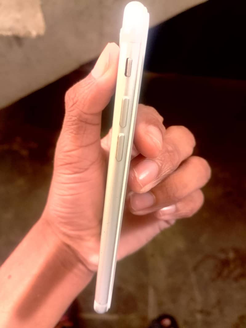 Apple iPhone 7 2