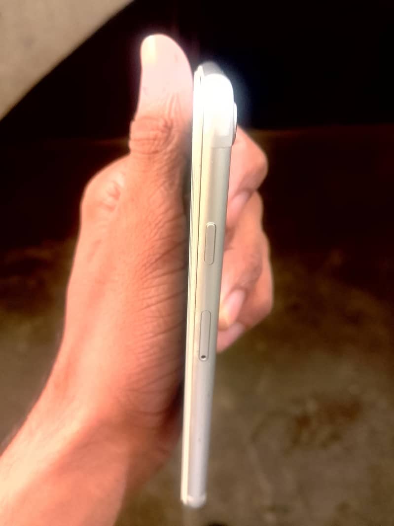 Apple iPhone 7 3
