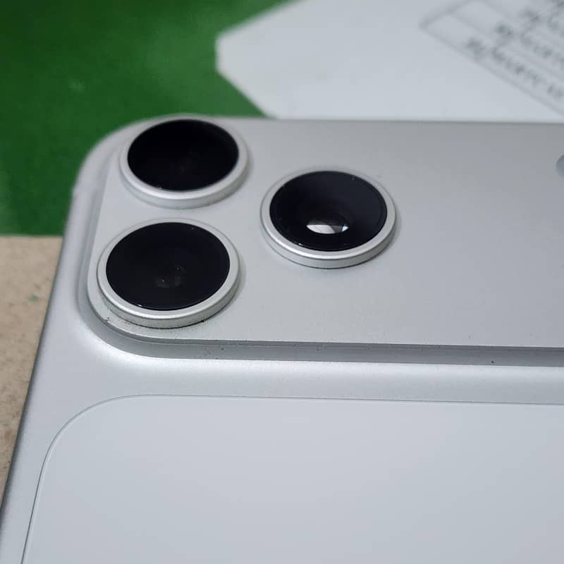 Apple iPhone 17 Pro Max 2