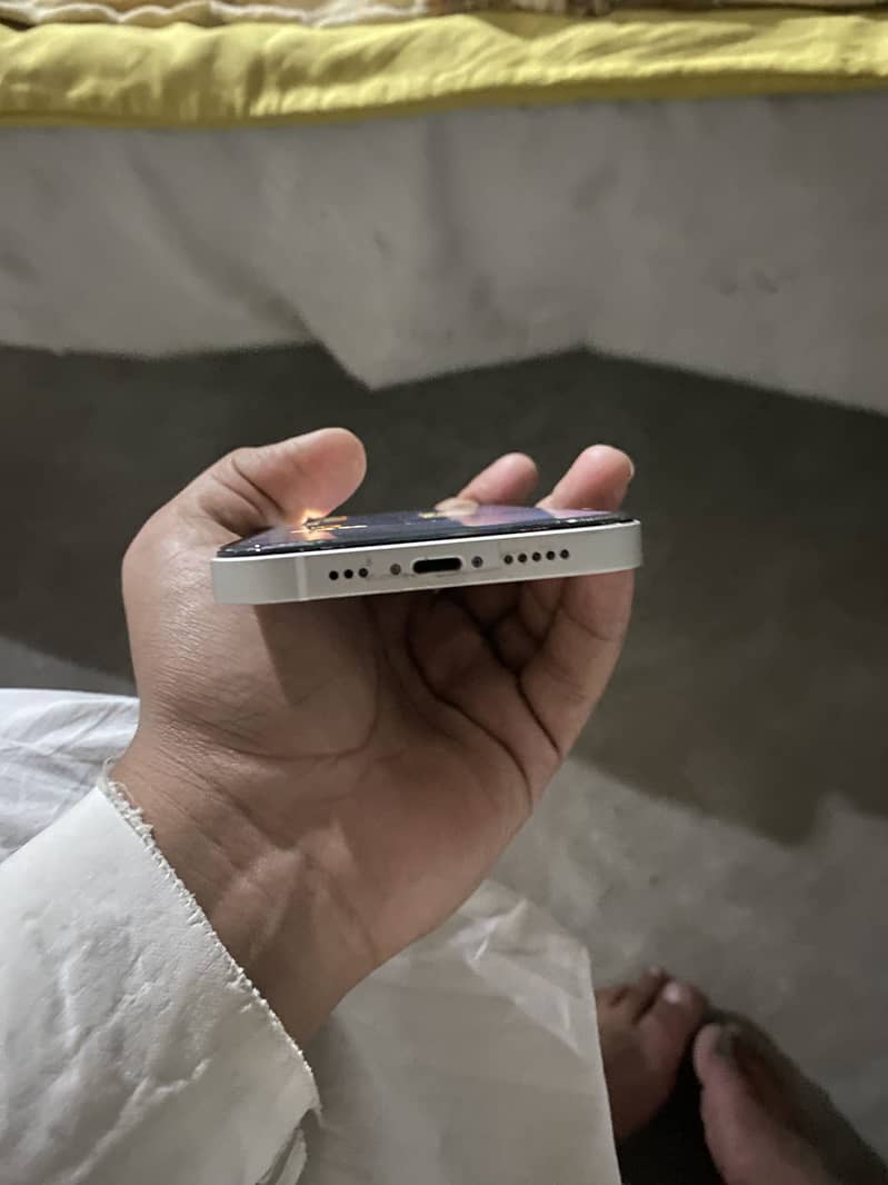 Apple iPhone 12 3