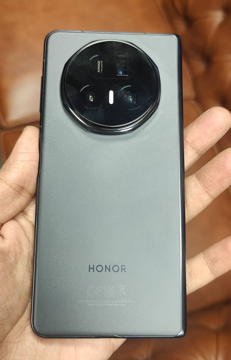 Honor Magic V5 2