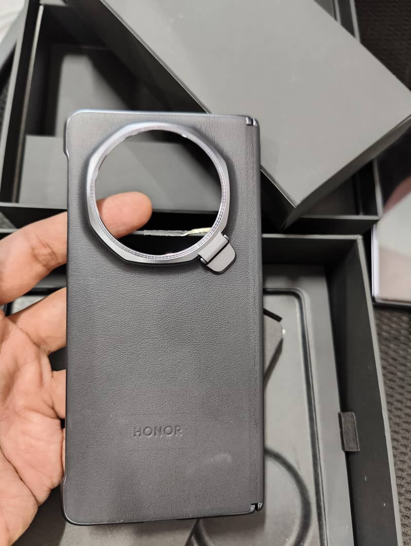 Honor Magic V5 5